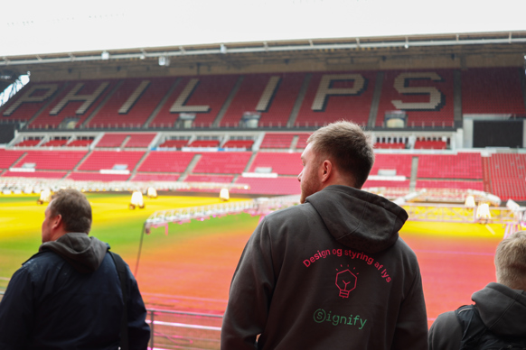 Elektrikertalenterne besøger Philips Stadion.
