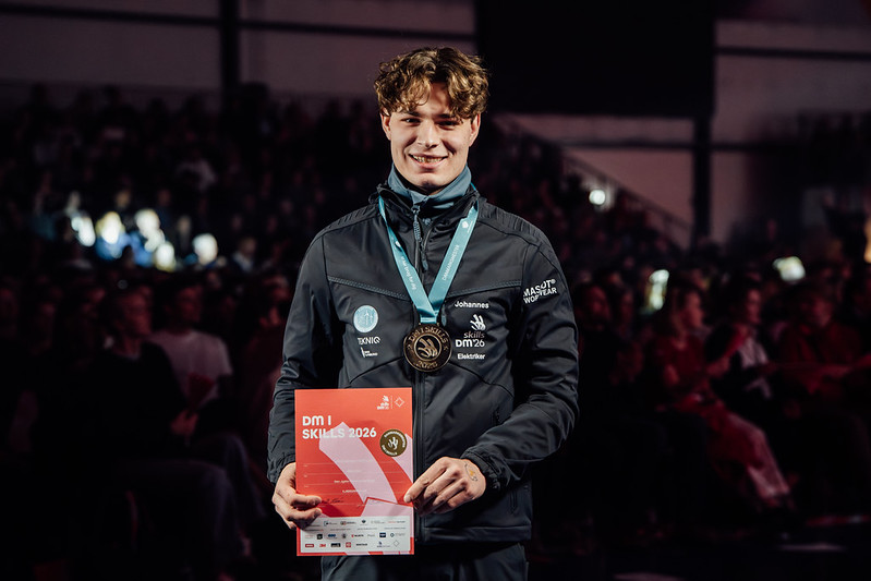 55228563882 4B82bcee18 C